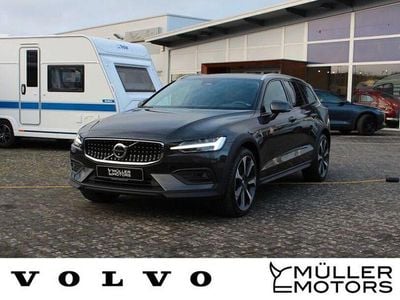 Second-hand Volvo V60 CC Ultimate 250 CP (183 kW) 2024 Gri Break