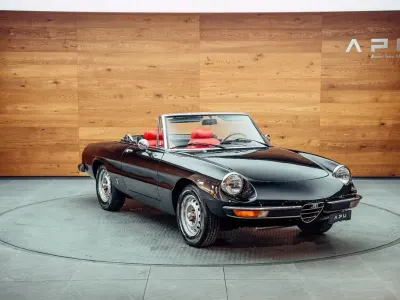 Gebraucht Alfa Romeo Spider 128 PS (94 kW) 1982 Schwarz Cabrio