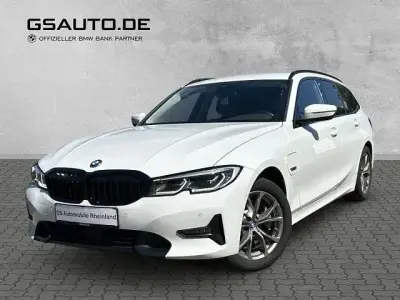 Używany BMW 330e Sport Line 292 KM (214 kW) 2021 Biały Kombi