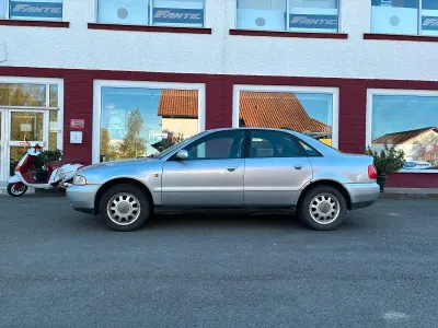 Gebraucht Audi A4 100 PS (73 kW) 1997 Silber Limousine