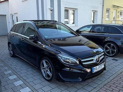 Usata Mercedes B200 AMG line 136 CV (100 kW) 2015 Nero Monovolume