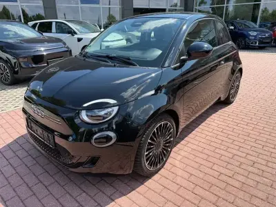 Gebraucht Fiat 500e Icon 86 kW (118 PS) 2022 Onyx schwarz Limousine
