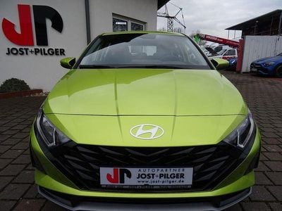 Neu Hyundai i20 101 PS (74 kW) 2025 Gelb Limousine