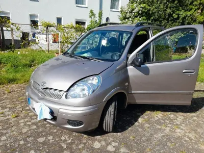 Gebraucht Toyota Yaris Sol 84 PS (61 kW) 2004 Silber Van