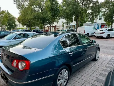 Gebraucht VW Passat 140 PS (102 kW) 2007 Blau Limousine