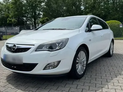 Gebraucht Opel Astra Sport 125 PS (91 kW) 2011 Weiß Kombi