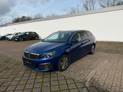 Gebraucht Peugeot 308 SW Allure 131 PS (96 kW) 2018 Blau Kombi