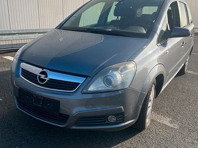 Grau Gebraucht 2005 Opel Zafira Van / Kleinbus | 1.599 € (Fairer Preis)