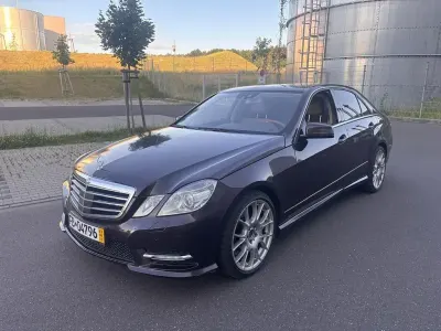 Gebraucht Mercedes E500 Elegance 408 PS (300 kW) 2012 Rot Limousine