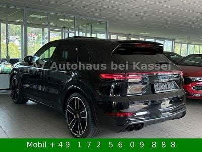 Gebraucht Porsche Cayenne Turbo Chrono 549 PS (403 kW) 2019 Tiefschwarz vollleder schwarz SUV