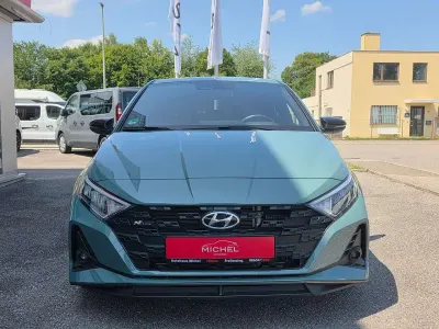 Gebraucht Hyundai i20 N Line 120 PS (88 kW) 2023 Mangrove green / mic Kleinwagen