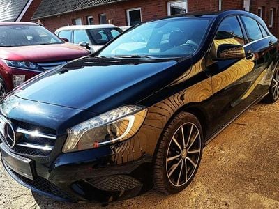 Usata Mercedes A180 109 CV (80 kW) 2015 Nero Berlina