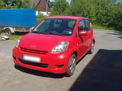 Gebraucht Daihatsu Sirion 69 PS (50 kW) 2009 Rot Kleinwagen