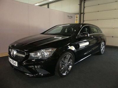 Gebraucht Mercedes CLA200 Shooting Brake Urban 156 PS (114 kW) 2015 Nachtschwarzunilack Kombi