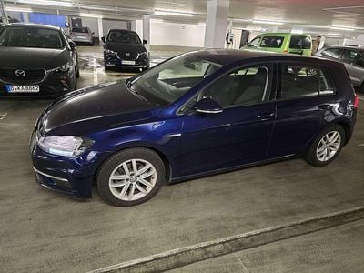 Gebraucht VW Golf VII Highline 131 PS (96 kW) 2017 Blau Kleinwagen