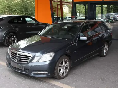 Gebraucht Mercedes E250 Avantgarde 204 PS (150 kW) 2010 Grau Kombi