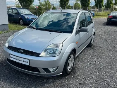 Gebraucht Ford Fiesta 80 PS (58 kW) 2003 Silber Kleinwagen