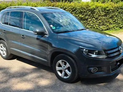 Gebraucht VW Tiguan LOUNGE 125 PS (91 kW) 2015 Grau SUV