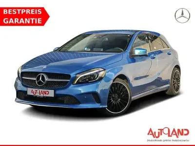 Gebraucht Mercedes A180 Urban 122 PS (89 kW) 2016 Südseeblau Kleinwagen