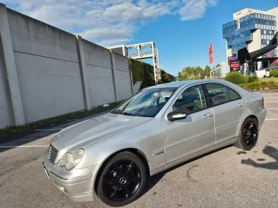 Gebraucht Mercedes C220 140 PS (102 kW) 2002 Silber Limousine
