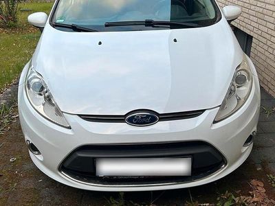 Gebraucht Ford Fiesta Titanium 82 PS (60 kW) 2012 Weiß Kleinwagen