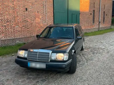Gebraucht Mercedes E200 136 PS (100 kW) 1993 Grau Kombi