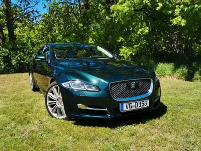Gebraucht Jaguar XJ Luxury 300 PS (220 kW) 2019 Grün Limousine