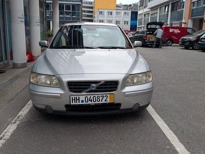 Second-hand Volvo S60 140 CP (102 kW) 2005 Argintiu Berlinǎ