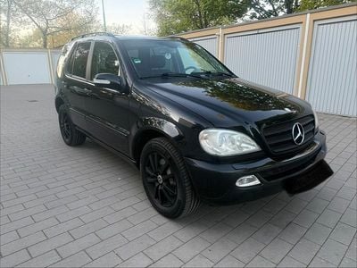 Second-hand Mercedes ML270 163 CP (119 kW) 2003 Negru SUV