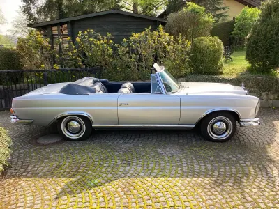 Gebraucht Mercedes 220 120 PS (88 kW) 1963 Silber Cabrio