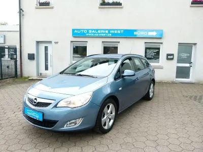 Gebraucht Opel Astra 101 PS (74 kW) 2011 Blau Kombi