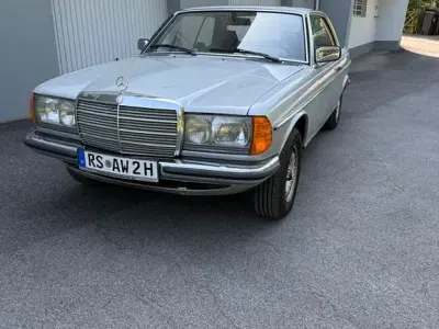 Gebraucht Mercedes 280 185 PS (136 kW) 1978 Silber Coupé