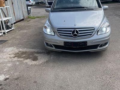 Gebraucht Mercedes B200 140 PS (102 kW) 2006 Silber Van / Kleinbus