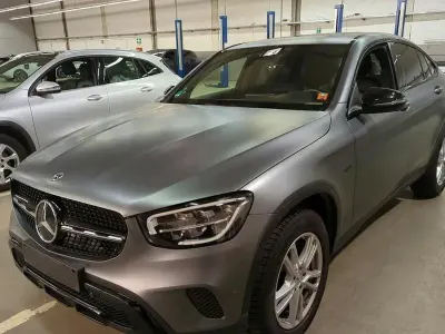 Używany Mercedes GLC300e Night 306 KM (225 kW) 2021 Szary Coupe