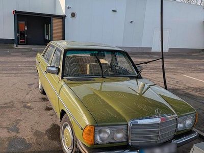 Second-hand Mercedes 240 74 CP (54 kW) 1979 Verde Berlinǎ