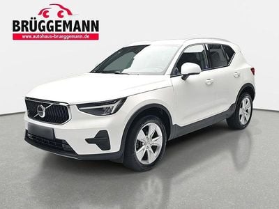 Crystal white metallic Gebraucht 2024 Volvo XC40 Core SUV | 30.490 € (Guter Preis)