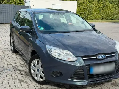 Gebraucht Ford Focus 101 PS (74 kW) 2011 Grau Kombi