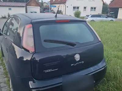 Gebraucht Fiat Punto Dynamic 77 PS (56 kW) 2011 Blau Kleinwagen