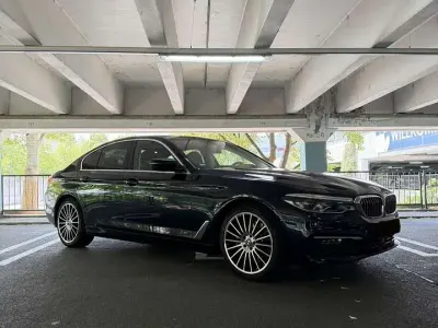 Gebraucht BMW 530 Sport Line 265 PS (194 kW) 2018 Blau Limousine