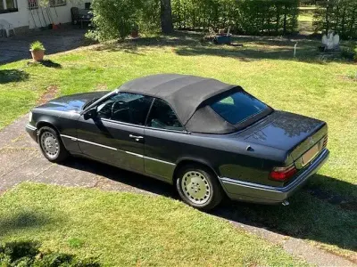 Gebraucht Mercedes E200 Edition 136 PS (100 kW) 1997 Schwarz Cabrio