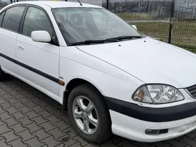 Gebraucht Toyota Avensis 127 PS (93 kW) 2001 Weiß Limousine