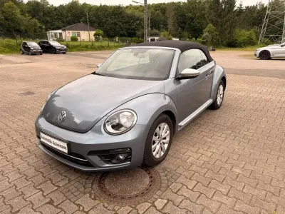 Gebraucht VW Beetle Cabriolet Design 105 PS (77 kW) 2017 Blau Cabrio