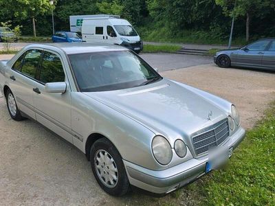 Mercedes E200