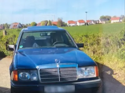 Gebraucht Mercedes E230 132 PS (97 kW) 1987 Blau Limousine