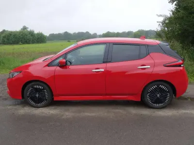 Gebraucht Nissan Leaf N-Connecta 110 kW (150 PS) 2023 Rot Kleinwagen