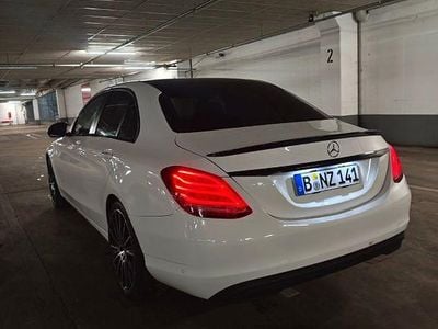 Weiß Gebraucht 2016 Mercedes 200 Limousine | 18.500 €