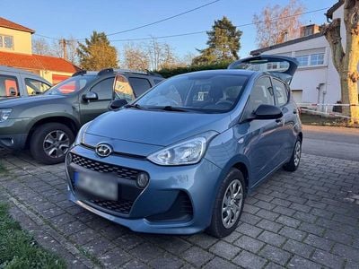 Gebraucht Hyundai i10 Trend 87 PS (63 kW) 2017 Blau Kleinwagen