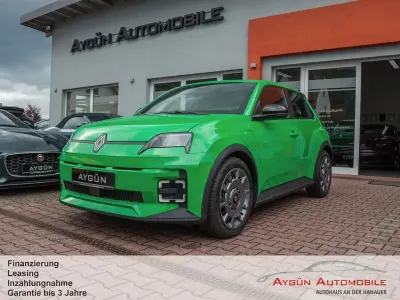 Neu Renault 5 E-Tech Evolution 89 kW (122 PS) 2026 Grün Limousine