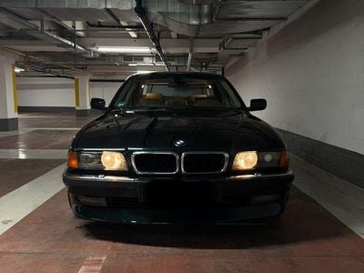 Grün Gebraucht 1996 BMW 740 Basis Limousine | 12.800 €