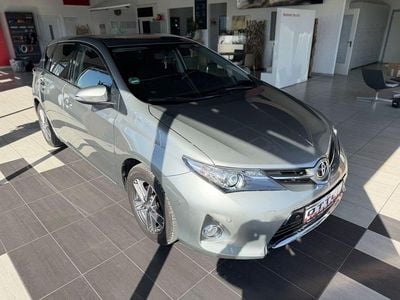 Begagnad Toyota Auris Life 132 HK (97 kW) 2015 Silver Sedan